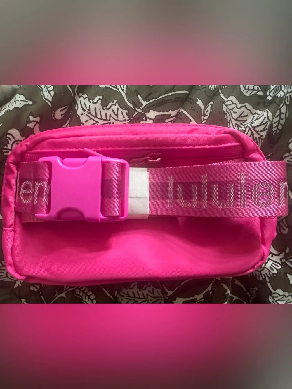 Lululemon Bright Pink Women's everywhere bag